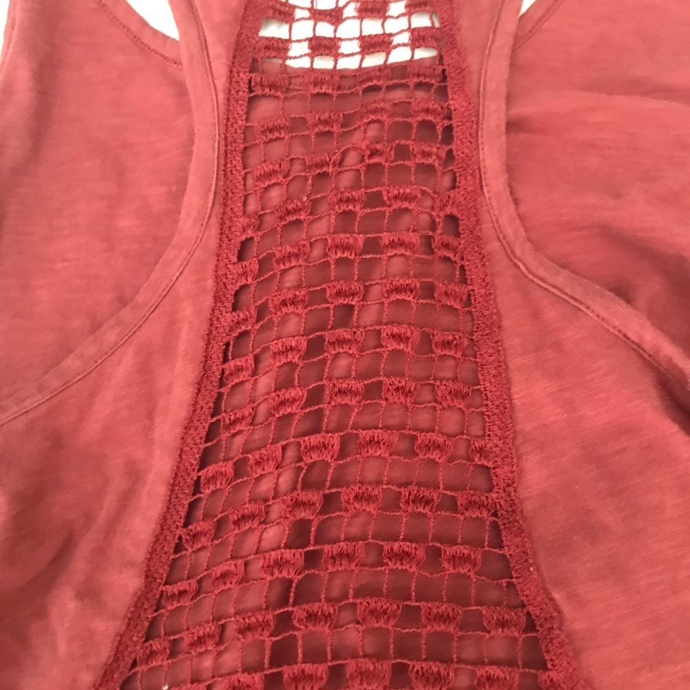 red tank - Picture 3 of 4